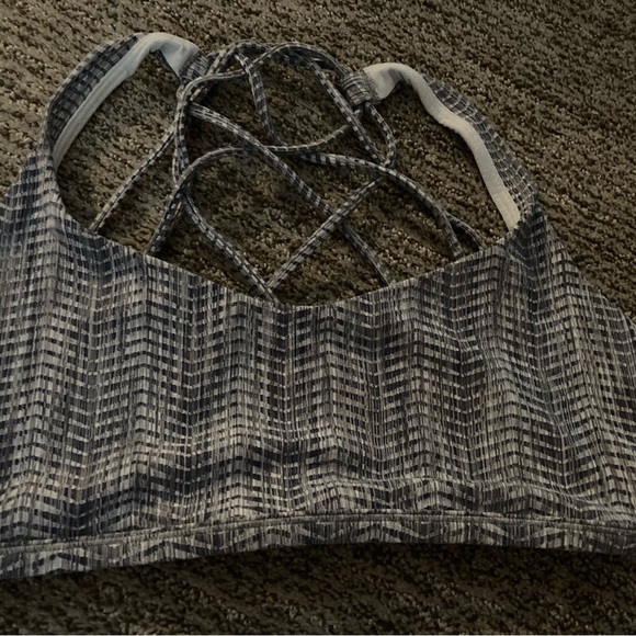 Lululemon workout top - Picture 1 of 2